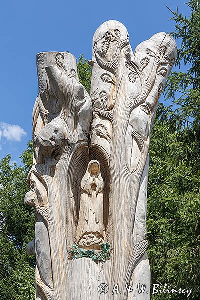 Baligród, kapliczka - rzeźba orzy ulicy Kaziemierza Wielkiego